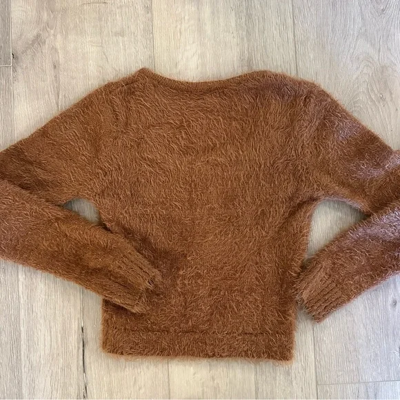 More to Come 🐻 Cropped Fuzzy Henley Long Sleeve Sweater Top - Picture 2 of 2
